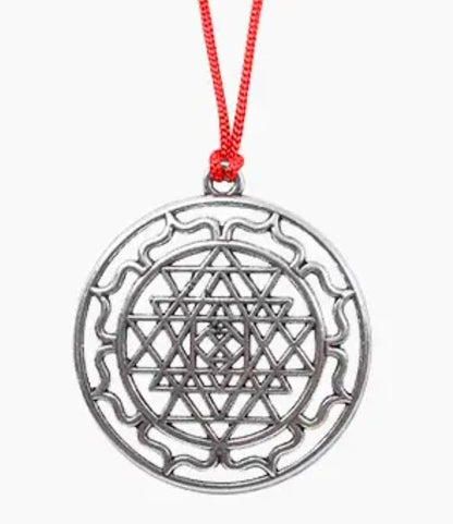 SHRI YANTRA LOCKET (ABHIMANTRIT) – IN PURE SILVER WITH SILVER CHAIN